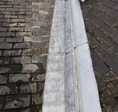 charpentier Saint-Cyr-sur-Loire-1